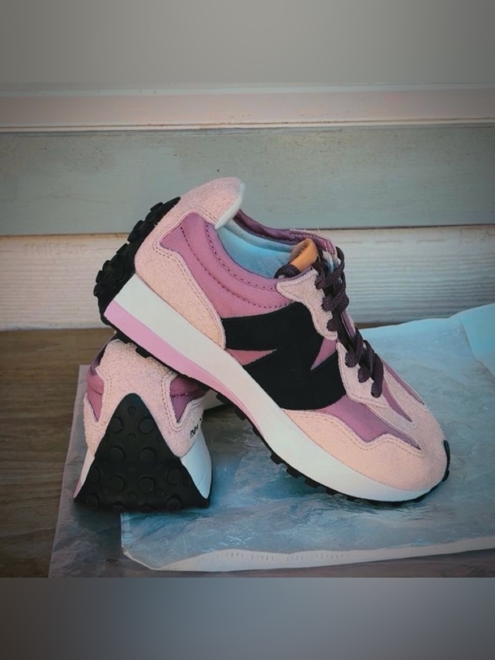 New Balance Women's Blush Pink & Black Retro Runner-Size 6.5-7 NEW!